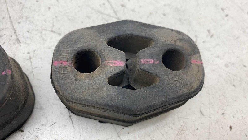 68250053AA ⭕ 2017-2025 Chrysler Pacifica Rear Exhaust Muffler Mount w/ Insulator 68250053AA