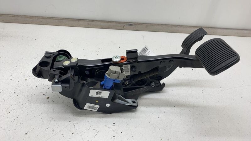 H1729 172946 2013 2014 2015 2016 2017 2018 Ford C-Max Hybrid Brake and Gas Pedal Pad Assembly