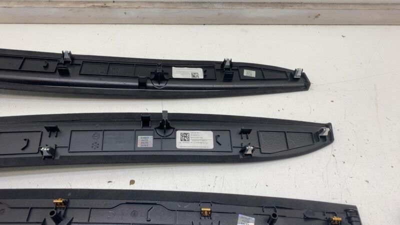 1051547 06 C 16-20 Model X Falcon Door Mid Gaphider Interior Trim+Sunvisor Bezel 1051547-06-C