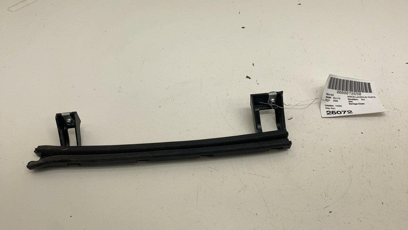 84923391 ⭕19-25 Chevrolet Silverado 1500 Front Right Door Window Glass Channel 84923391