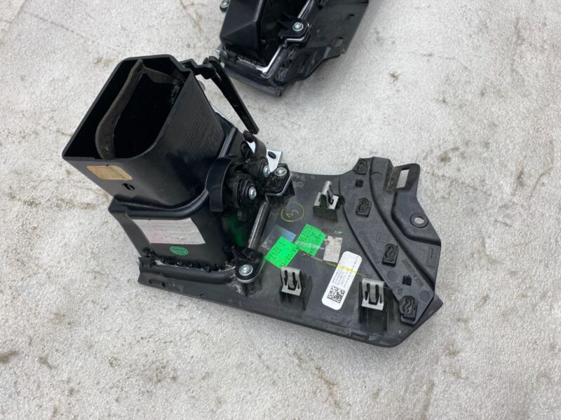 1007834 00 C 2016-2020 Tesla Model X SET of Dashboard Left + Right + Middle Air Vent Outlet