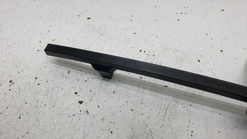 PT00009493 G 2022-2024 Rivian R1T R1S Passenger Side Door Corner Window Glass Right Assembly