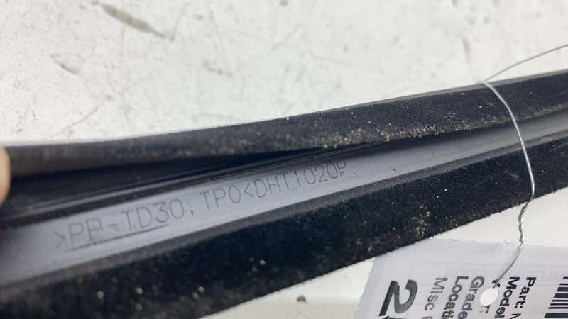 ⭕ 23-24 Toyota Prius Front Passenger Side Door Window Outer Belt Moldi