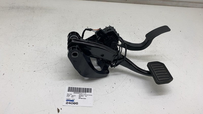 104469100D ⭕ 2017-2024 Model 3 Accelerator and Brake Foot Pedal w/ Switch Base 1044691-00-D