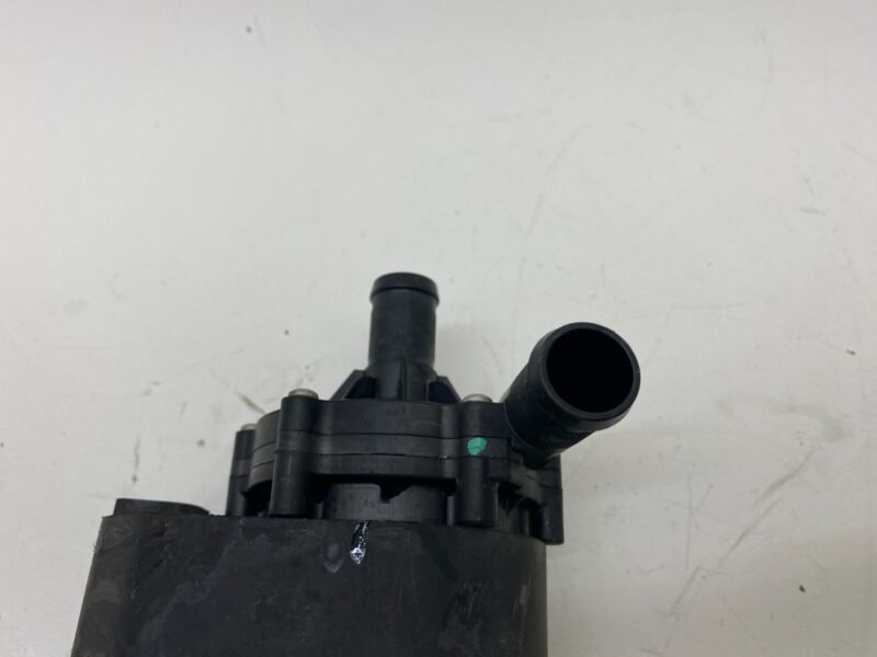 2012-2015 Tesla Model S MS Cooling System Pump Motor Inverter Coolant Assembly