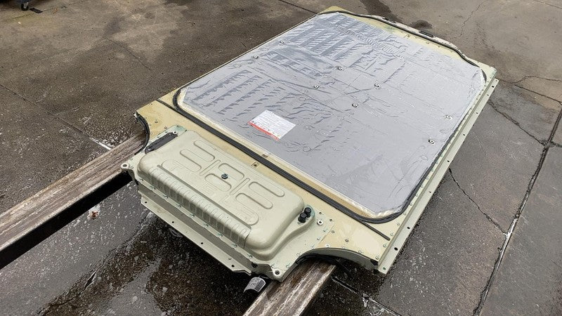 1014114 00 A 2012-2015 Tesla Model S High Voltage Battery Pack Module 85kWh 400VDC Assembly