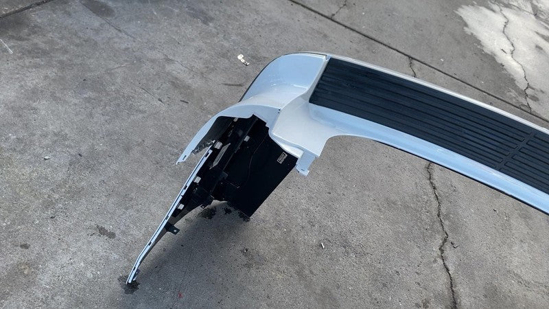 ⭕ 2018 2019 2020 2021 Lincoln Navigator Rear Bumper Cover Panel White