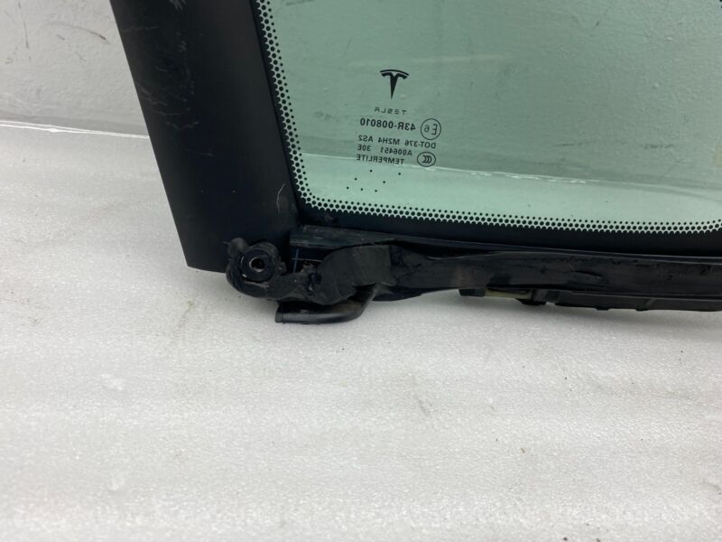 E6 43R-008010 2012-2020 Tesla Model S Rear Passenger Side Quarter Fixed Glass Right Assembly