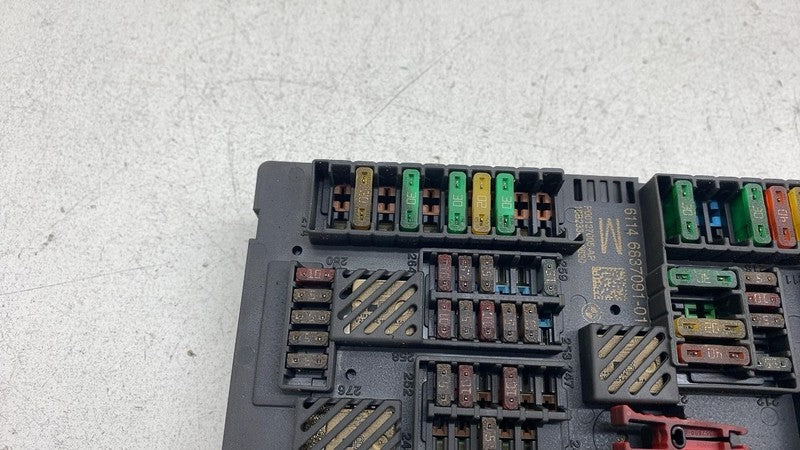 61356992958 2018 2019 BMW 530e G30 Power Distribution Fuse Relay Junction Box 61356992958