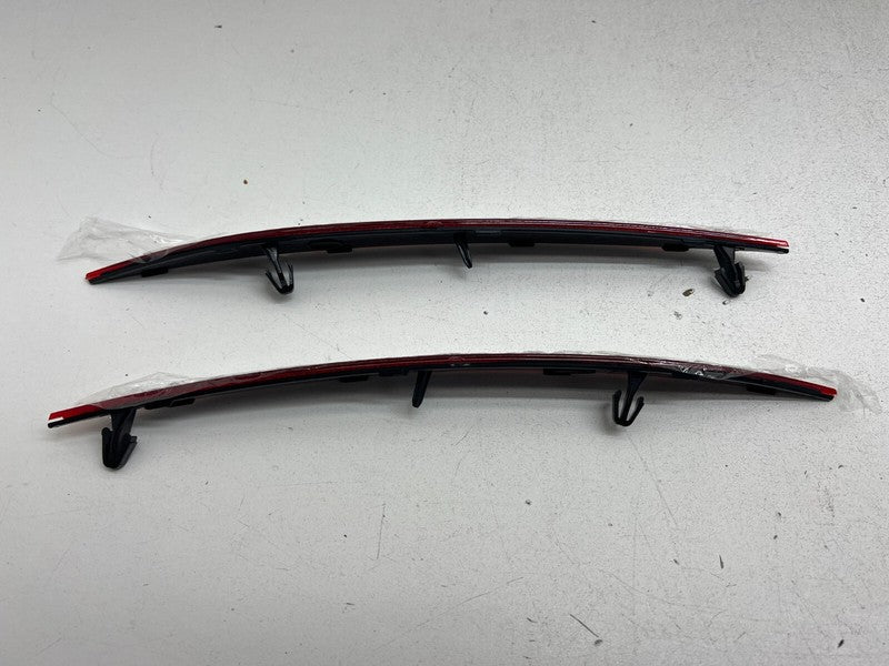 1034342-00-C ⭕16-23 Model X Rear Left & Right Bumper Lamp Reflector 1034342-00-C/1034343-00-C