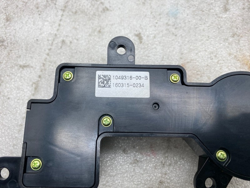 104931600B ⭕ 16-20 Tesla Model X Front Right Seat Recline Panel Control Switch 1049316-00-B