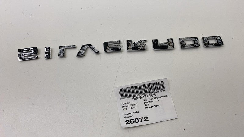 ⭕ 2025 Chevrolet Silverado 1500 Silverado Emblem OEM
