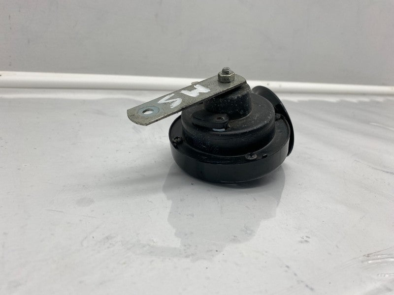 E10020046 ⭕2012-2020 Tesla Model S Seger High Pitch Tone Horn 12V 510 Hertz w/ Bracket OEM