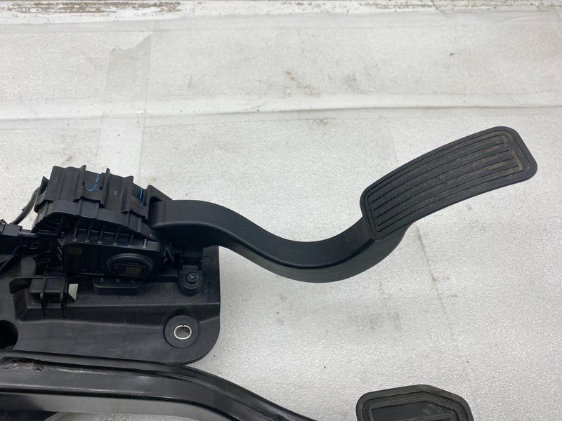 118869100A ⭕ 2020-2023 Tesla Model Y MY Accelerator & Brake Pedal Pad Assembly 1188691-00-A