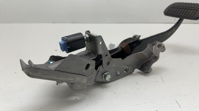 ⭕ 2018 Subaru XV Crosstrek Brake Pedal w/ Bracket Assembly