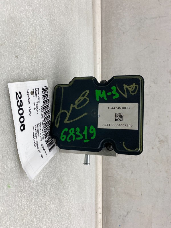 1044745-00-B ⭕ 17-23 Tesla Model 3 Anti-Lock Brake System ABS Pump Module Unit 1044745-00-B