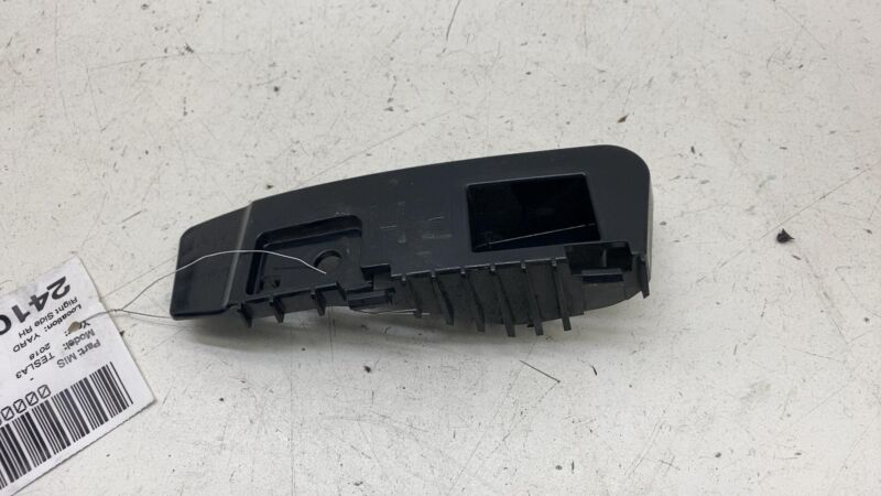108399300D 2017-2023 Tesla Model 3 M3 Rear Passenger Side Taillight Tail Lamp Bracket Right