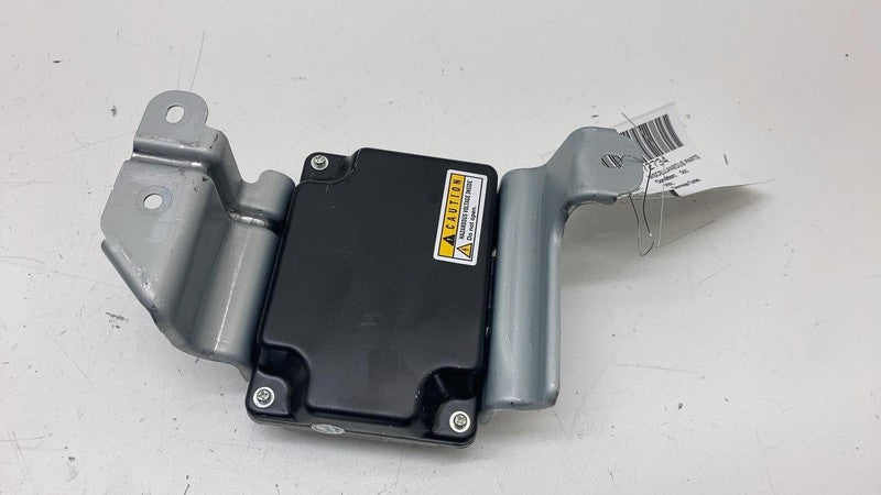 ⭕ 17-24 Chrysler Pacifica Power Converter Control Module w/ Bracket 56