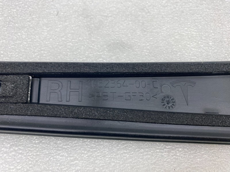 103236300B ⭕ 16-20 Tesla Model X Passenger Side B-Pillar Applique Glass Right 1032364-00-C