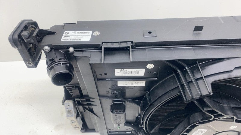 8641949-02 ⭕ 2014-2020 BMW i3 I01 Front Radiator A/C Condenser Fan Shroud Assembly 8641949