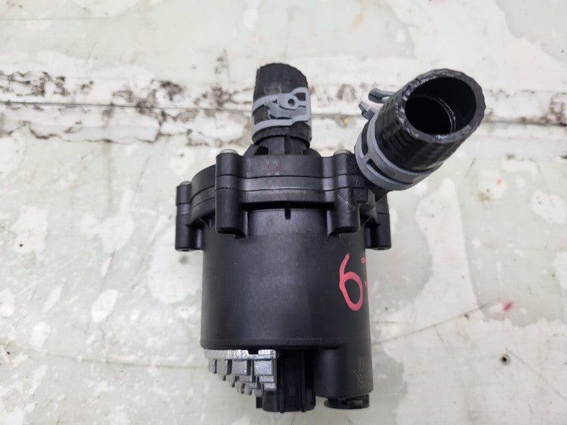 1067473-00-H ⭕ 2012-2020 Tesla Model S Coolant Water Pump Assembly Foam Isolated 1067473-00-H