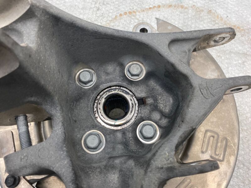 102741600D 2016-2020 Tesla Model X Rear Right Suspension Spindle Knuckle w/ Hub & Shield RH