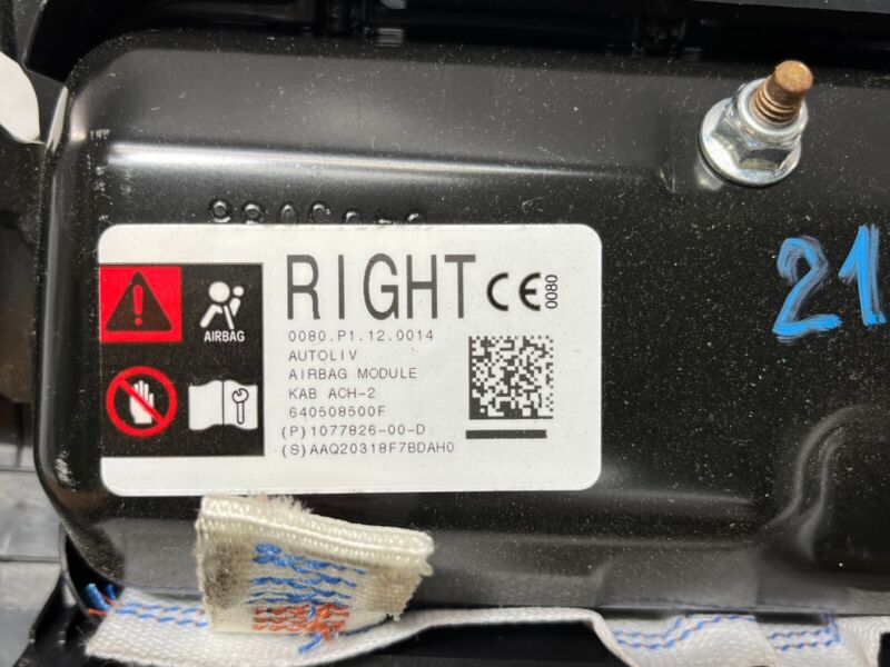 114375300A ❇️17-23 Tesla Model Y 3 Right Knee Airbag Passenger Safety Module RH OEM 1077826