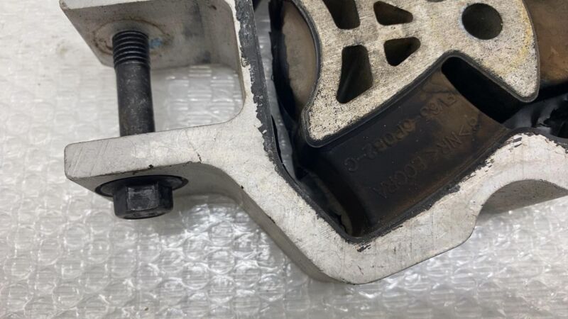 FV63 6P082 C 2013-2018 Ford C-Max Transmission Torque Mount Support Limiter Holder Assembly