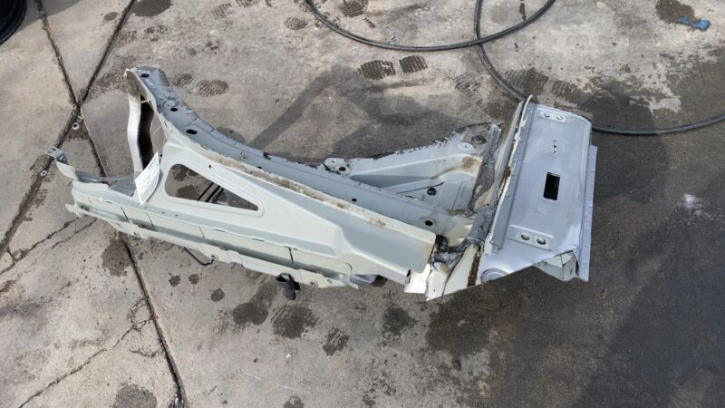 2011-2014 Porsche Cayenne Front Passenger Side Structural Apron Cutout Right RH