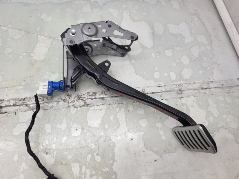 105065701A 2012-2020 Tesla Model S MS Brake Stop Pedal w/ Sensor Assembly 1050657-01-A OEM