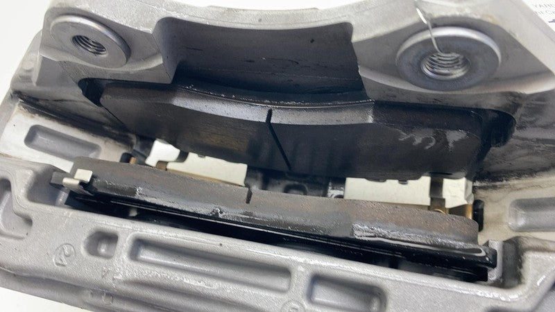 ⭕ 2025 Rivian R1S Front Passenger Right Caliper w/ Brake Hose Line PT0