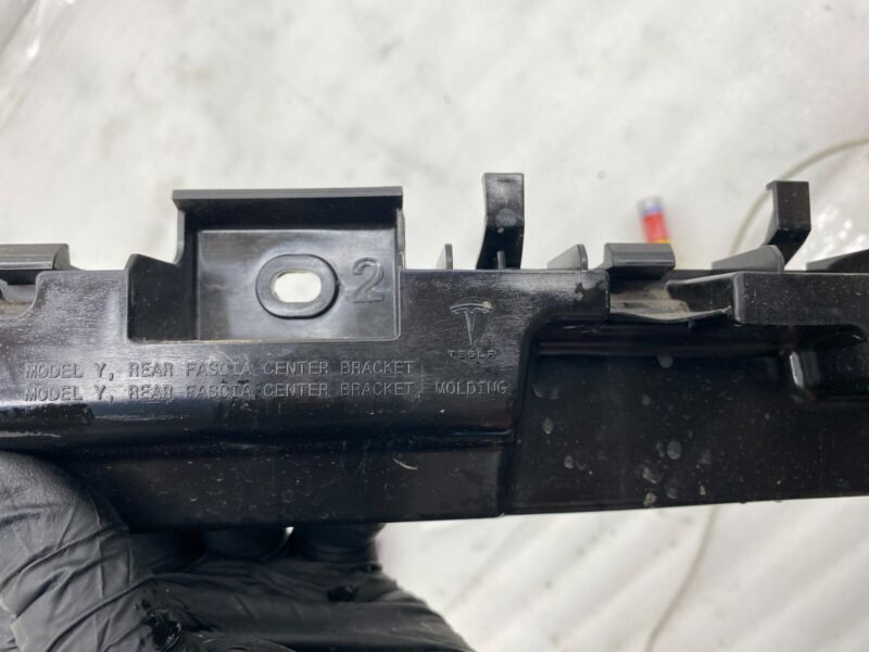 2020 2021 2022 Tesla Model Y MY Rear Bumper Fascia Center Mount Support Bracket