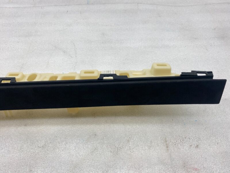 1055011-04-D ⭕ 16-20 Model X Upper Passenger Falcon Door Outer Mid Trim Right RH 1055011-04-D