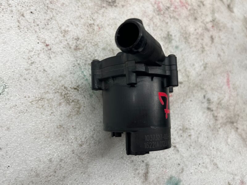 103732700F 2016-2020 Tesla Model S X Cooling System Auxiliary Water Coolant Pump FWD Assy