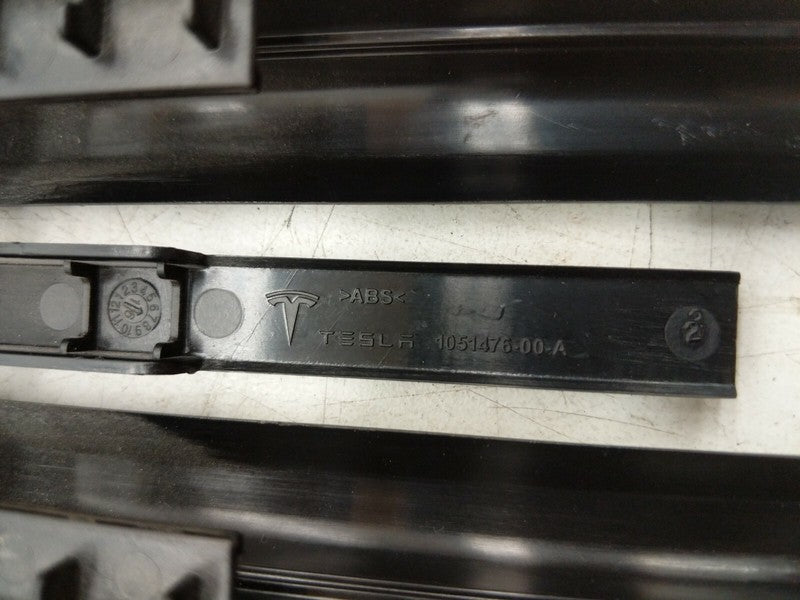 1051476-00-A 12-20 Model S Front Seat Rail Track Trim Rear Outer End Slide Cover 1051476-00-A