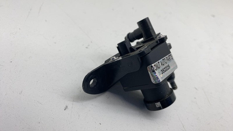 PT00465707 D ⭕ 2022 2023 2024 2025 Rivian R1S R1T Rear Camera & Bracket Assembly PT00465707-D