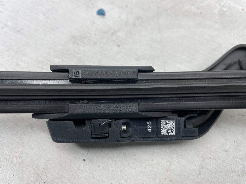 1076731-00-A ⭕ 2017-2022 Tesla Model 3 Front Right Windshield Wiper Arm & Blade 1076731-00-A