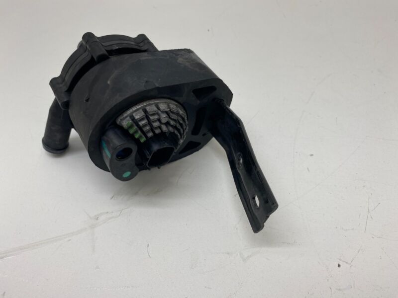 2012-2015 Tesla Model S MS Auxiliary Water Coolant Battery Cooling Pump Assembly