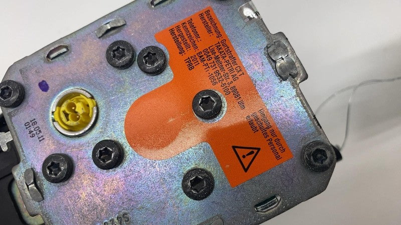 PT1-1056 2011-2018 Porsche Cayenne S Front Driver Side 1st Row Seat Belt Retractor Left