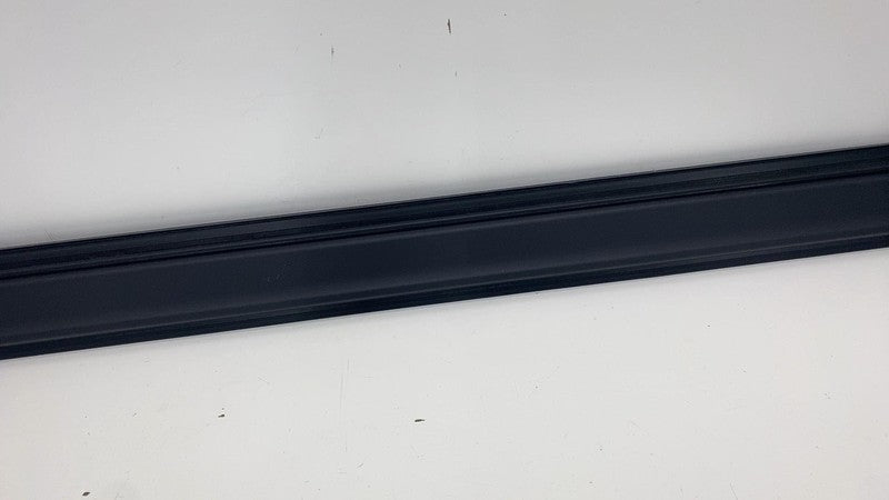 185212597D ⭕ 24-25 Tesla Cybertruck Lower Tonneau Horizontal Guide Rail Trim 1852125-97-D