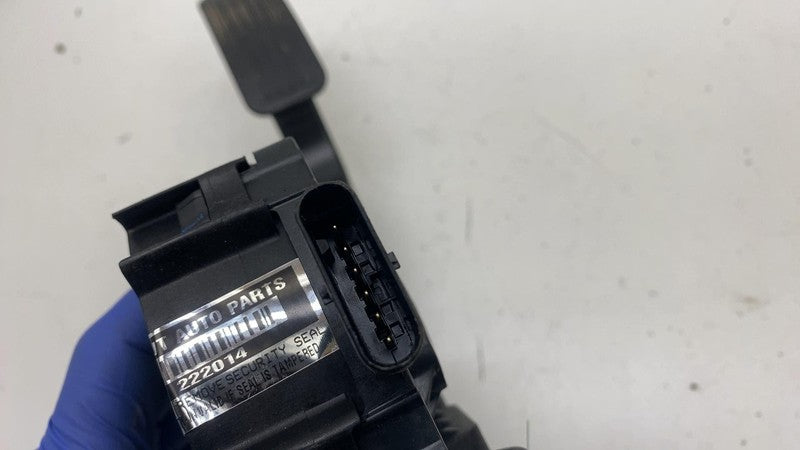 G2331-00348 ⭕ 2017-2023 Tesla Model 3 Front Accelerator Gas Pedal Throttle Sensor Pad OEM