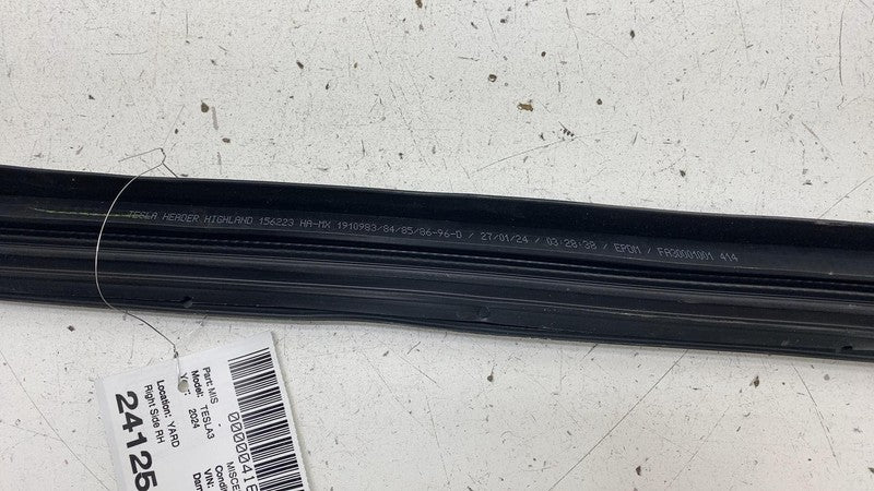 ⭕ 24-25 Model 3 Front Right Primary Body Weatherstrip Rubber Seal 1910