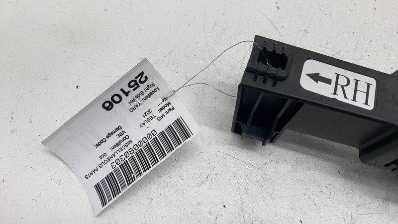 ⭕ 20-24 Tesla Model Y MY Rear Right Trunk Boot Rub Bracket Holder 1552