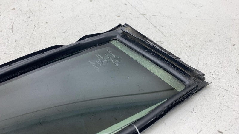 ⭕ 23-25 Toyota Prius Rear Side Door Fixed Window Quarter Glass Left 68
