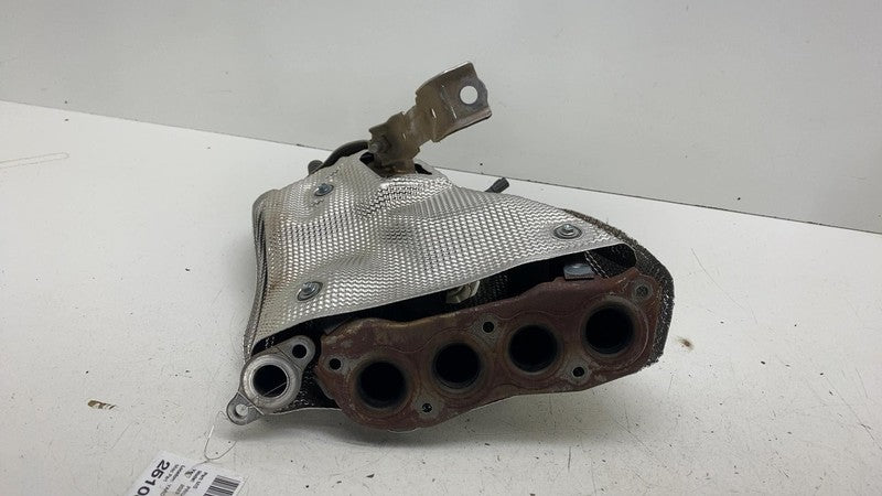 ⭕ 2023-2024 Toyota Prius 2.0L Exhaust Manifold w/ Heat Shield Assembly