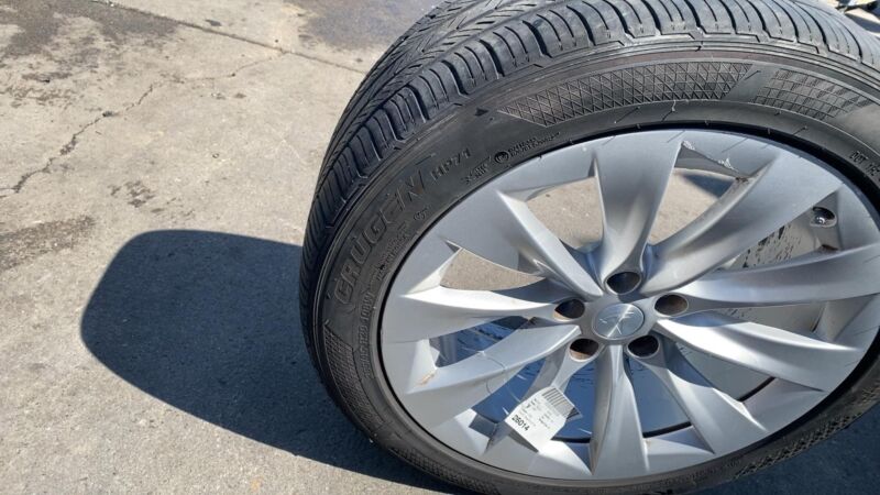 102724400B ⭕ 16-20 Tesla Model X Wheel Rim 20x9.0J + 35MM 20" 10-Spoke w/ Tire 1027244-00-B
