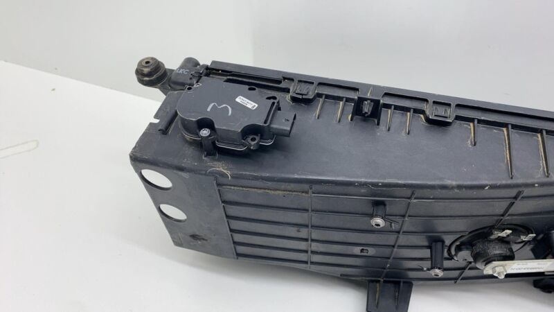 1058073-00-B ⭕12-20 Tesla Model S Radiator Shutter Air Duct Center Intake Grille 1058073-00-B