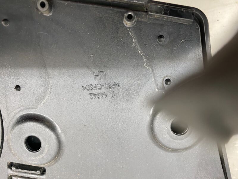 14941 2012-2015 Tesla Model S Left and Right B-Pillar Molding Applique Glass Trim Assy