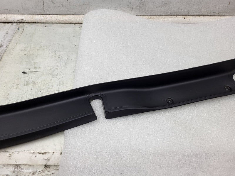 1047885 00 C ⭕ 16-20 Model X MX Rear Center Tailgate Liftgate Upper Trim Molding 1047885-00-C
