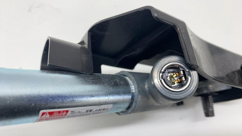 1005265 00 C 12-20 Tesla Model S Front Right Lap Pretensioner 16-20 Tesla Model X Front Left